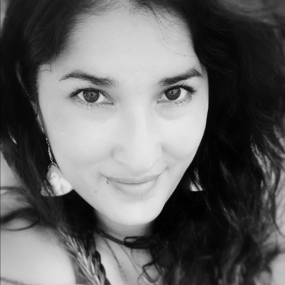 Meet your Posher, Maria - Picture 2 of 2